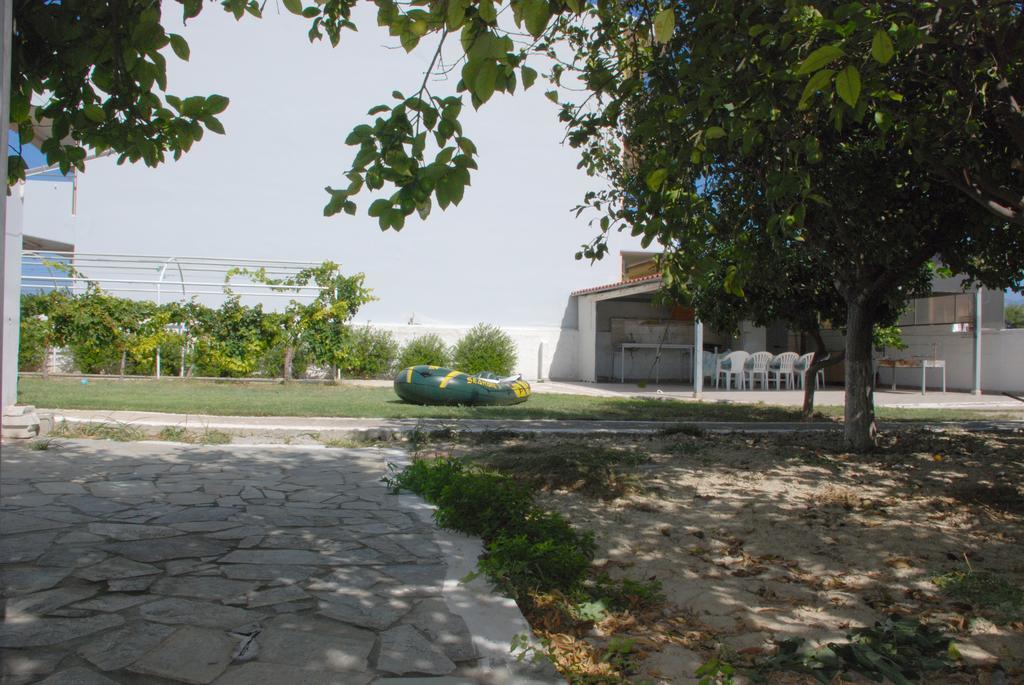 Апартаменты Kostas Family House Като-Ассос Экстерьер фото